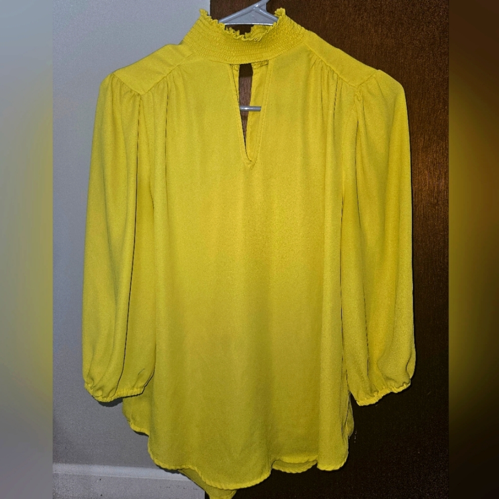 New York & Company Chartreuse Yellow Blouse size XS v-neck & ruffled neck, flowy